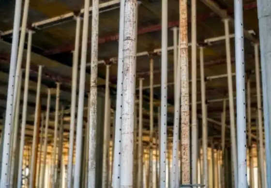 Escoras em Obra de Grande Porte