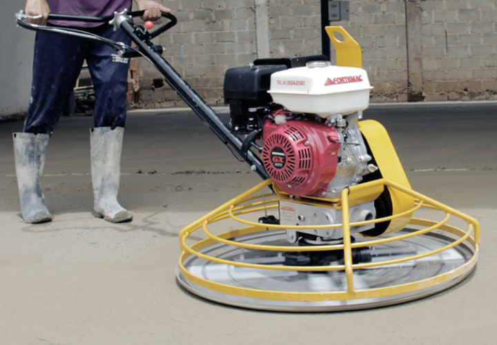 locação de Alisadora de Concreto sendo utilizada