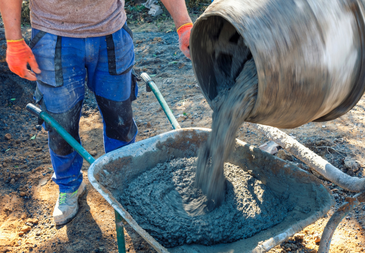 Construtor com betoneira 400l e Carrinho de mão