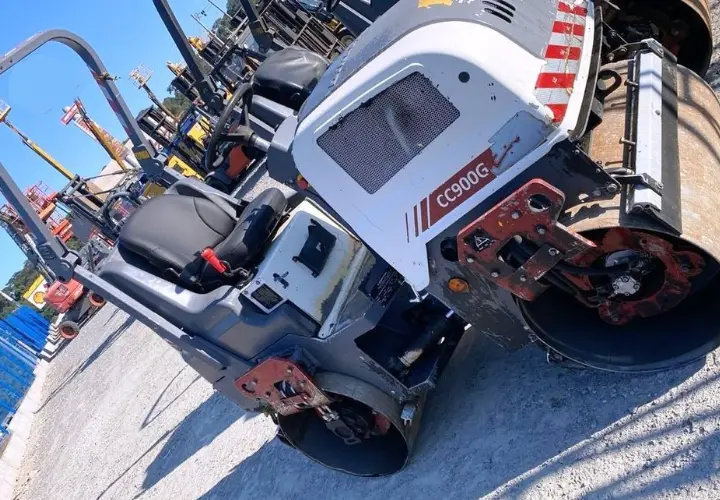 Locação de Rolo Compactador liso
