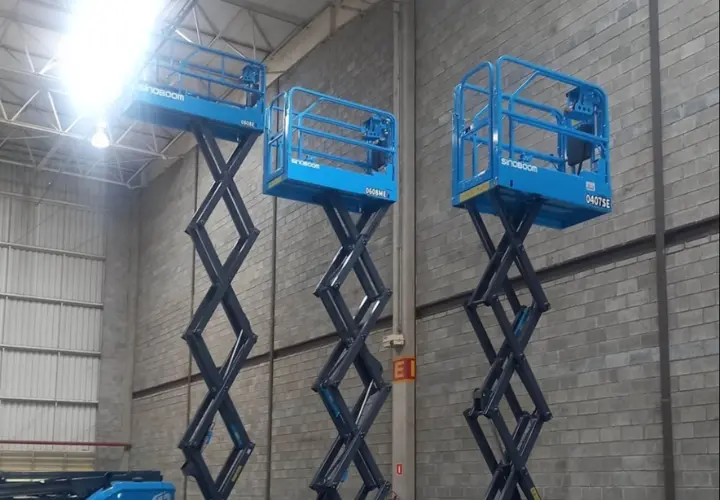 Conjunto de Plataformas Elevatórias No alto