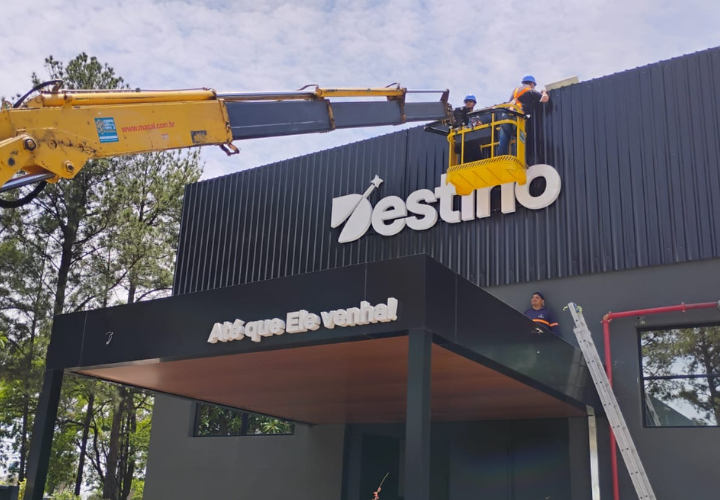 Operação com Cesto Aéreo no Munck
